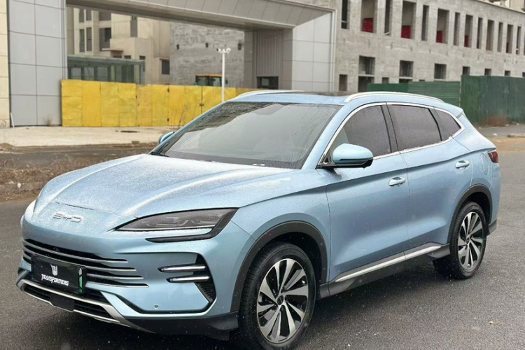 比亚迪 宋PLUS新能源 2023款 冠军版 DM-i 110KM 旗舰型车身外观1