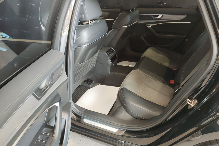 奥迪A6L 2022款 45 TFSI quattro 臻选动感型中控内饰21