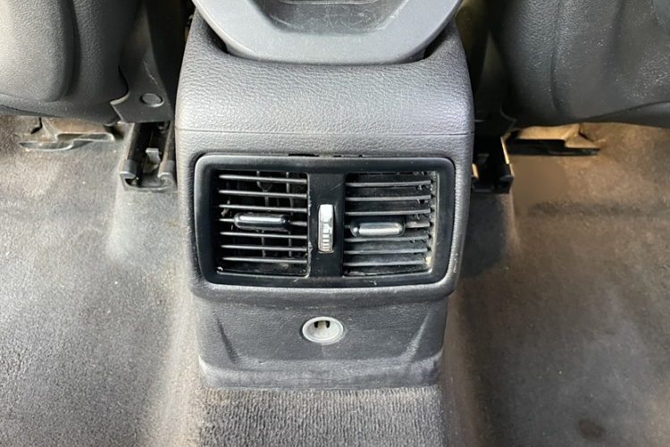 宝马X1 2018款 sDrive18Li 时尚型局部细节9004