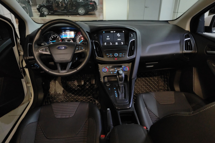福特 福克斯 2018款 两厢经典 EcoBoost 180 自动精英型中控内饰12