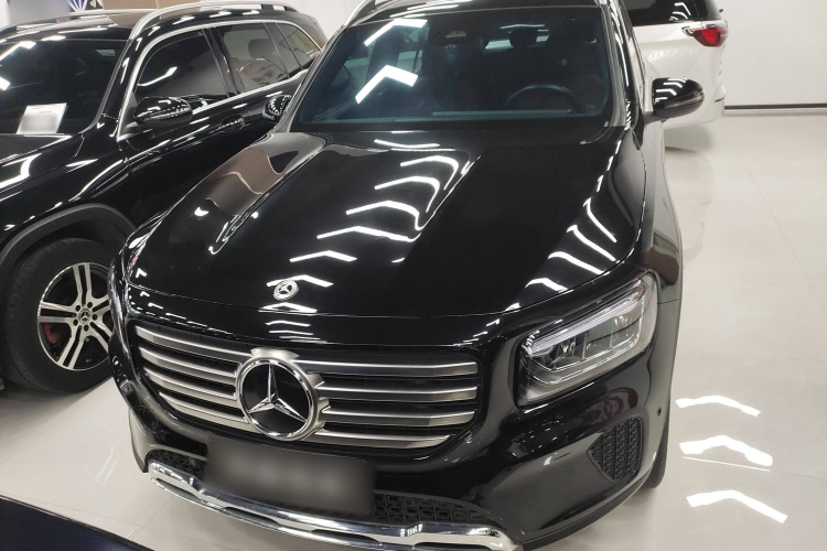 奔驰GLB 2024款 GLB 200 动感型车身外观2