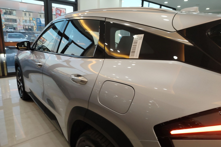 吉利银河 银河L7 2025款 EM-i 115km 远航版车身外观4