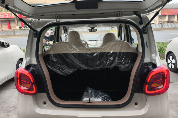 五菱汽车 宏光MINIEV 2025款 四门版 进阶款机舱底盘23