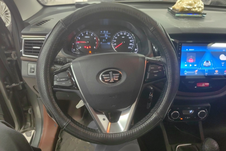 一汽 森雅R7 2016款 1.6L 手动豪华型局部细节13