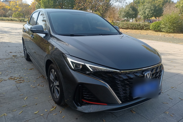 长安 逸动 2025款 PLUS 1.4T 双离合高能版车身外观3