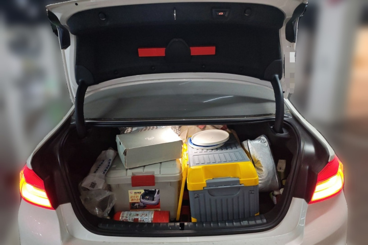 宝马5系 2019款 改款 525Li M运动套装中控内饰23