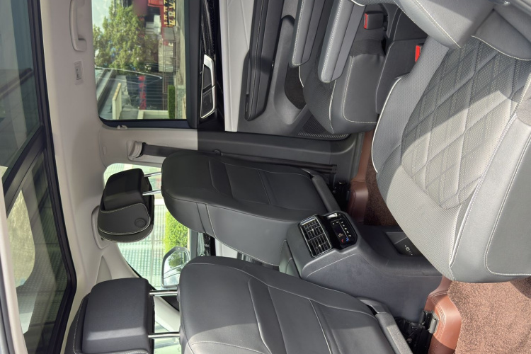 大众 途昂 2023款 530 V6 四驱尊崇旗舰版中控内饰7004