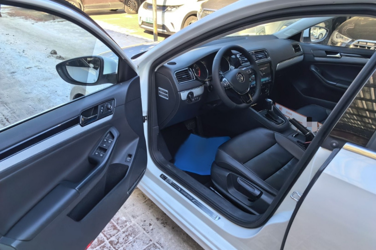 大众 速腾 2015款 1.6L 自动舒适型中控内饰7001