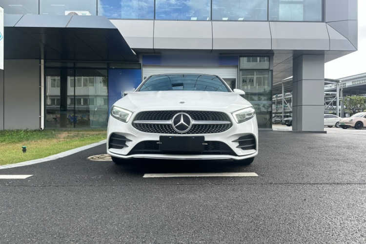 奔驰A级 2021款 A 200 L 运动轿车时尚型车身外观6010