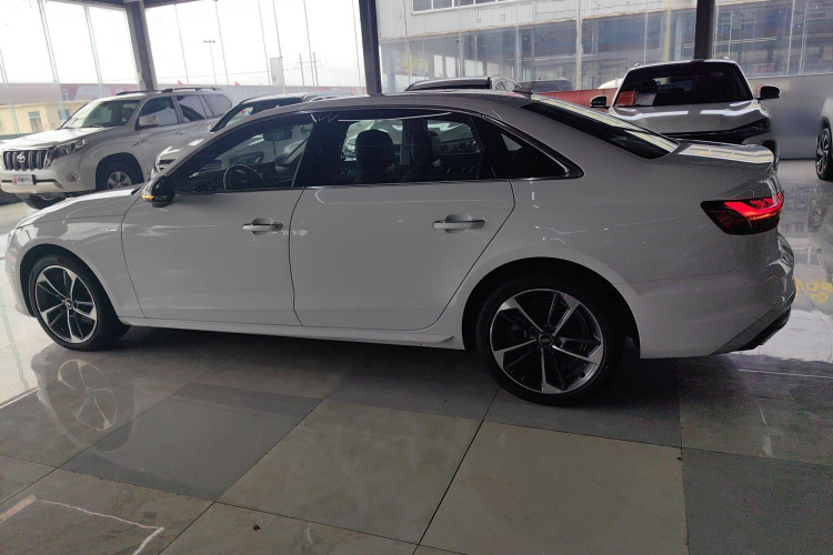 奥迪A4L 2024款 40 TFSI 时尚动感型车身外观4