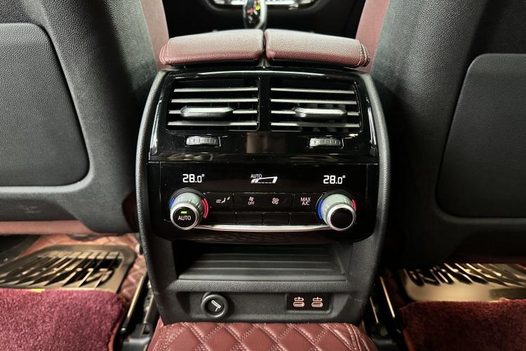 宝马5系 2022款 改款 530Li 尊享型 M运动套装中控内饰7003