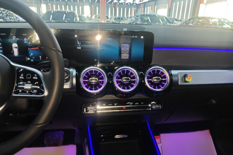 奔驰GLB 2023款 GLB 220 动感型局部细节16