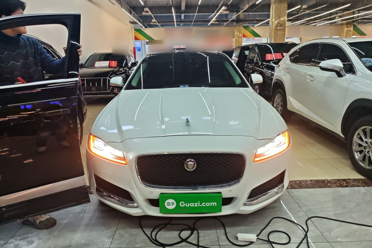 捷豹XFL 2019款 XFL 2.0T 250PS 两驱豪华版车身外观2