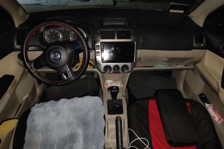 大众 Polo 2011款 劲取 1.4L 自动实尚版中控内饰12