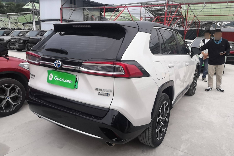 丰田 威兰达新能源 2021款 高性能版 2.5L 四驱劲擎版车身外观7