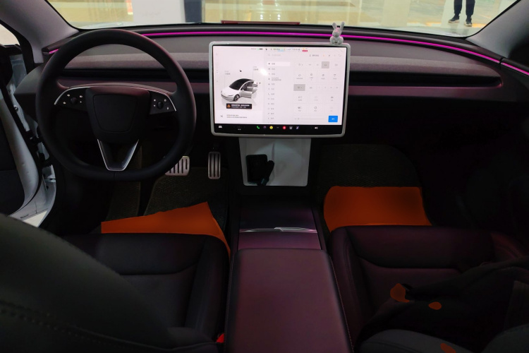 特斯拉 Model 3 2025款 后轮驱动版中控内饰7002