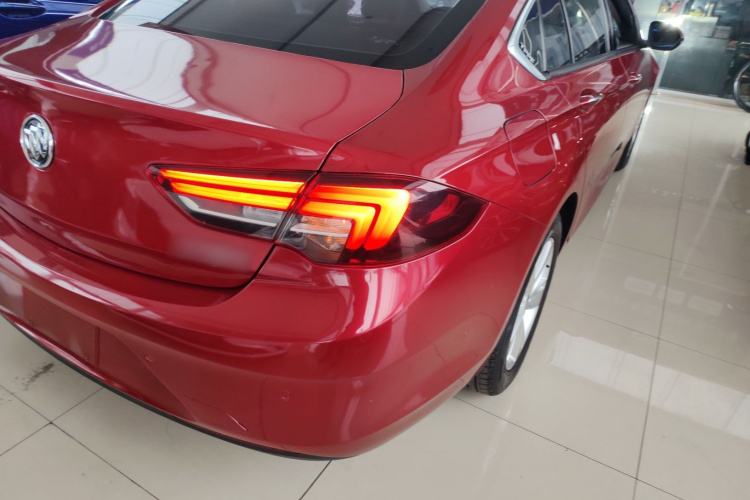 别克 君威 2017款 20T 豪华型车身外观9