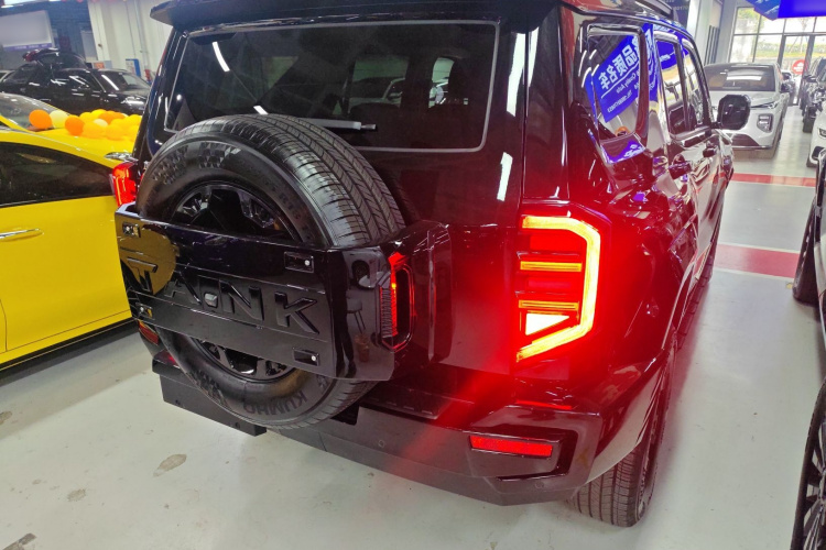 坦克400 2025款 2.0T 汽油版车身外观7