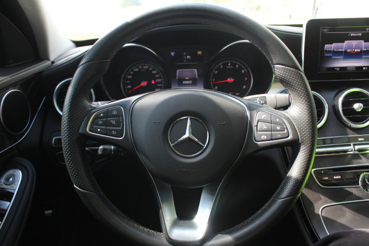 奔驰C级 2017款 C 200 L 运动版局部细节13