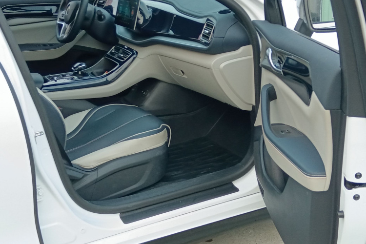 比亚迪 秦PLUS 2021款 EV 400KM 豪华型中控内饰7014