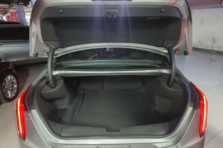 凯迪拉克CT4 2023款 28T 豪华型机舱底盘23