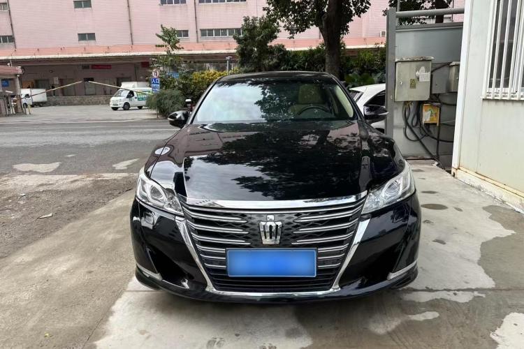 丰田 皇冠 2015款 2.5L 智享版车身外观2