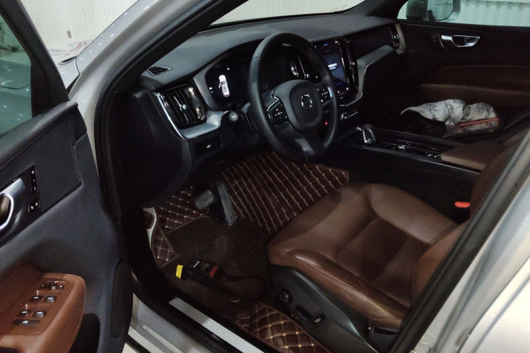 沃尔沃XC60 2023款 B5 四驱智逸豪华版中控内饰20