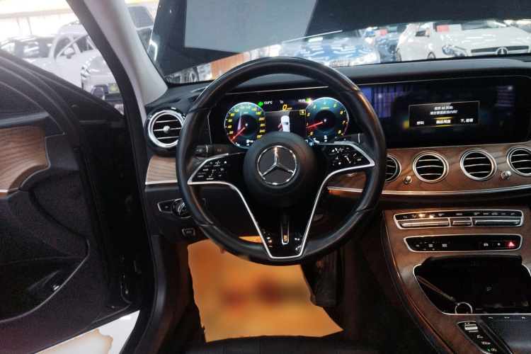 奔驰E级 2021款 改款 E 260 L中控内饰13