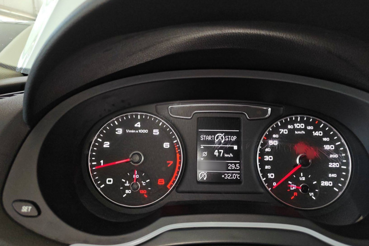 奥迪Q3 2018款 30周年年型 30 TFSI 时尚型局部细节14