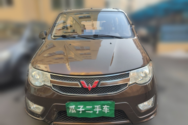 五菱汽车 五菱宏光 2016款 1.5L 改款S舒适型车身外观2