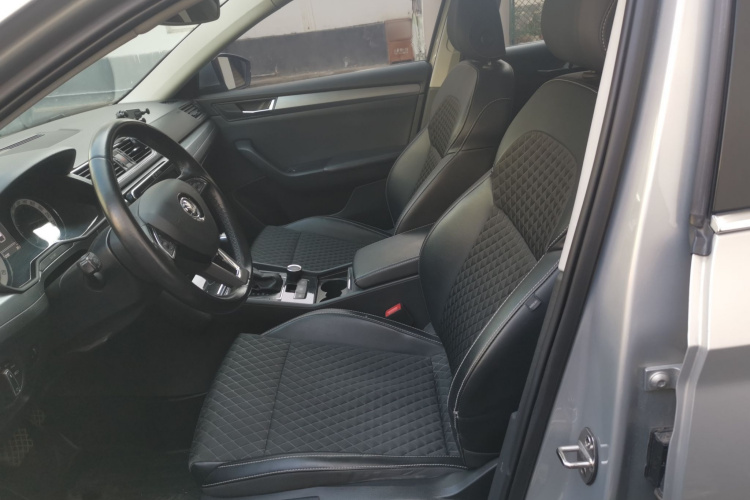 斯柯达 速派 2018款 TSI330 DSG舒适版 国V中控内饰19