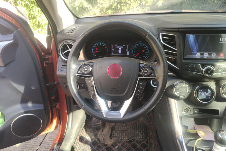 比亚迪 宋 2017款 盖世升级版 1.5TI 手动精英型中控内饰13