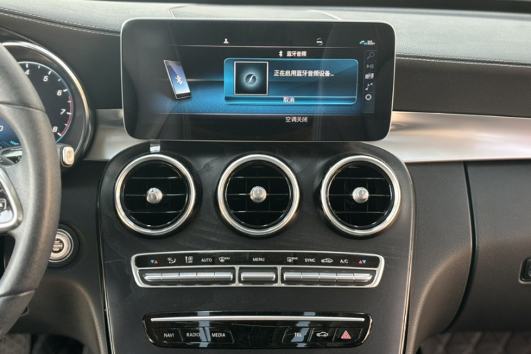 奔驰C级 2019款 改款 C 260 L 运动版中控内饰7008