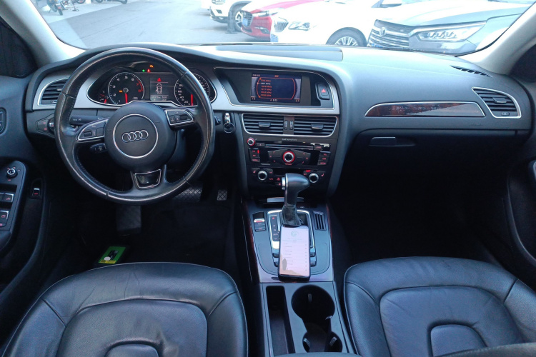 奥迪A4L 2015款 35 TFSI 自动舒适型中控内饰12