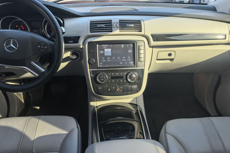 奔驰R级 2017款 R 320 4MATIC 商务型臻藏版中控内饰7006