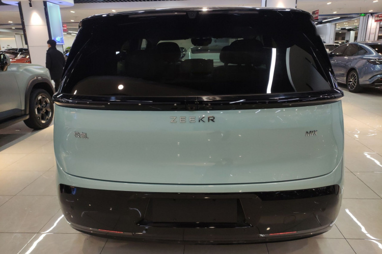 极氪MIX 2025款 长续航智驾版车身外观6