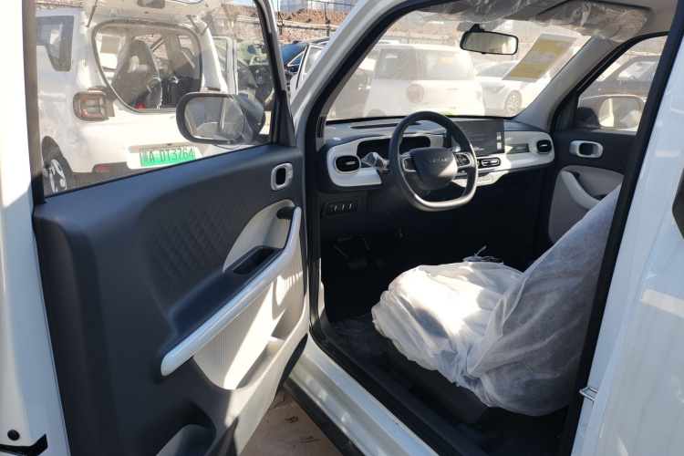 吉利银河 2025款 210km 熊猫骑士中控内饰20