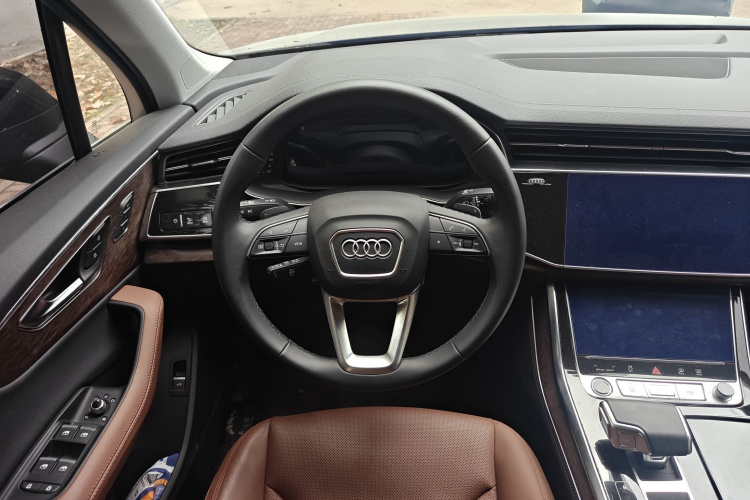 奥迪Q7 2023款 55 TFSI quattro S line运动型中控内饰13