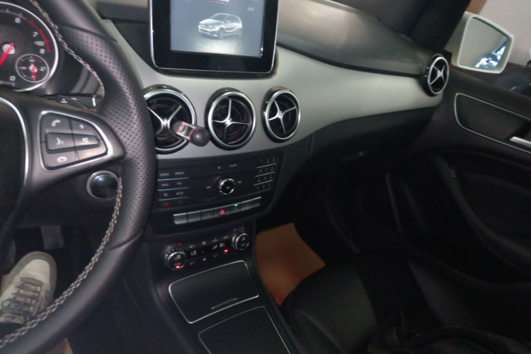 奔驰B级 2015款 B 200 时尚型局部细节16