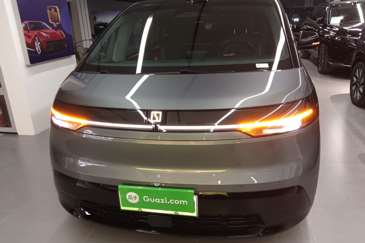 极氪MIX 2025款 长续航智驾版车身外观2