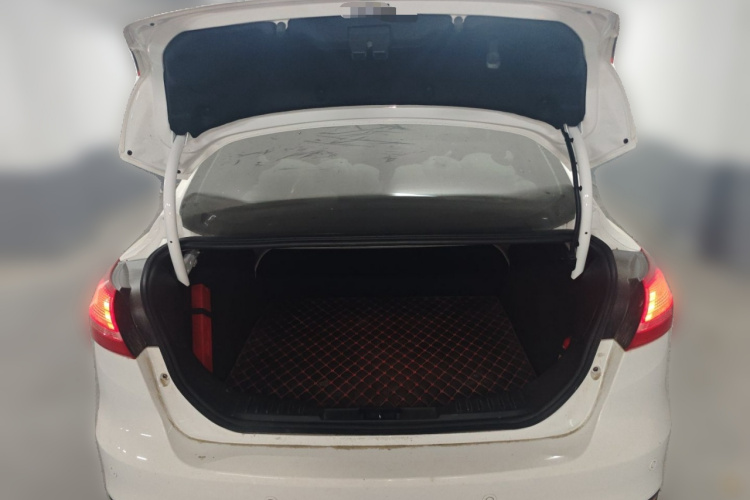 福特 福克斯 2017款 三厢 1.6L 手动风尚型智行版中控内饰23