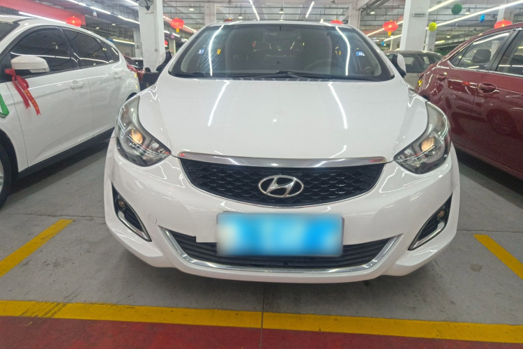 现代 朗动 2016款 1.6L 自动尊贵型车身外观2