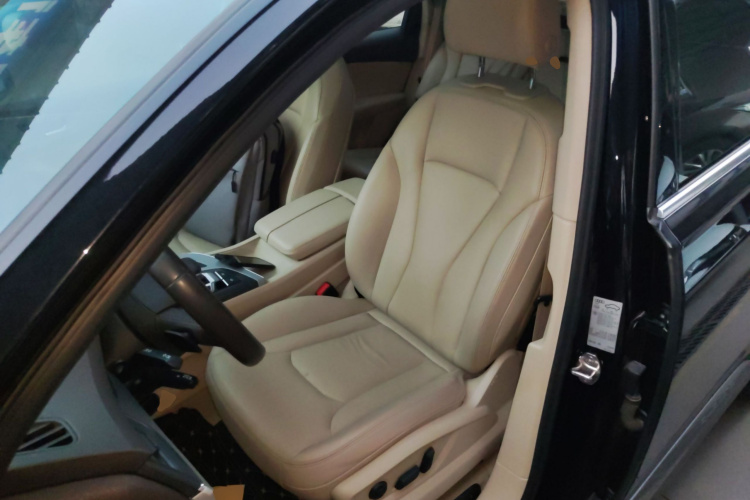 奥迪Q7 2016款 45 TFSI 技术型中控内饰19