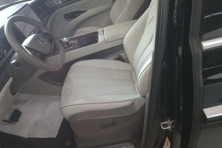 腾势D9 2023款 DM-i 945 公务版中控内饰19