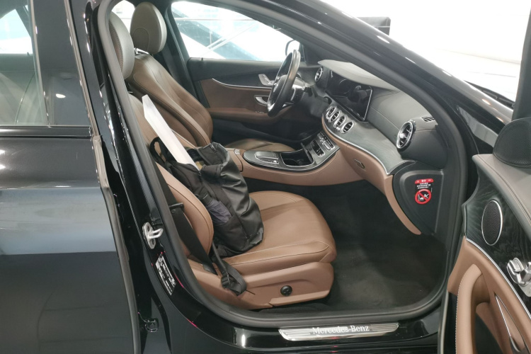 奔驰E级(进口) 2023款 改款 E 260 时尚型运动版局部细节41