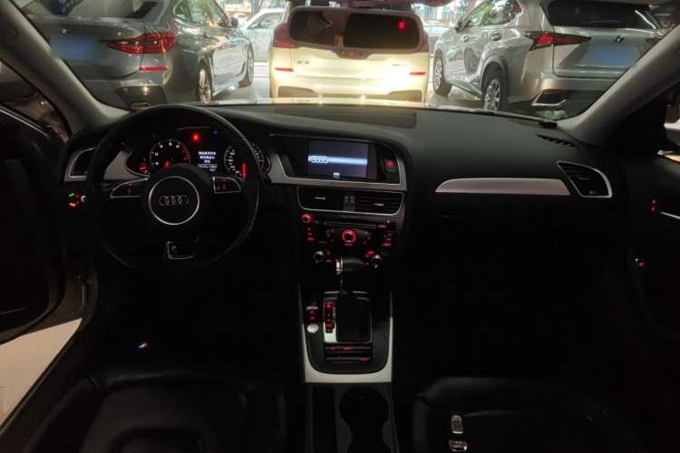 奥迪A4L 2016款 35 TFSI 典藏版 自动标准型中控内饰7002