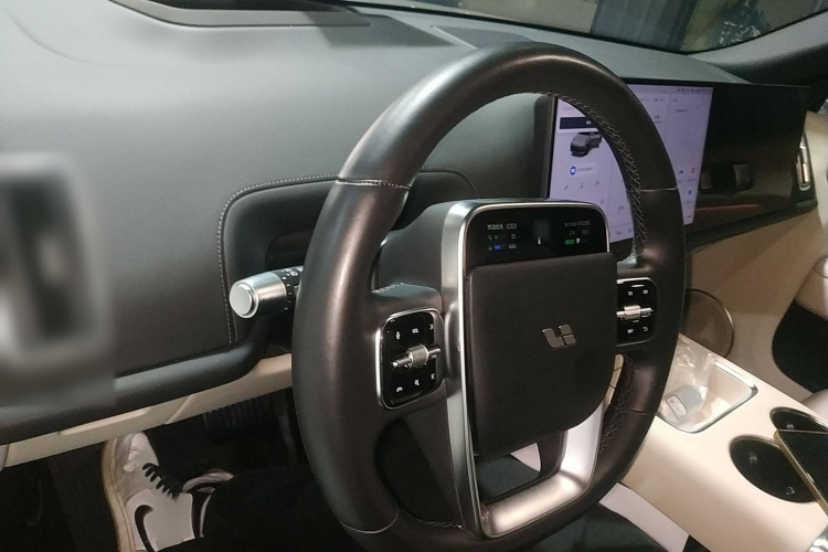 理想汽车 理想L8 2024款 Ultra中控内饰7002