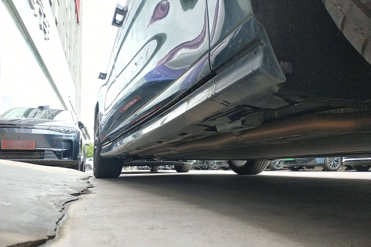 比亚迪 汉L 2025款 DM-p 四驱激光雷达旗舰型机舱底盘29