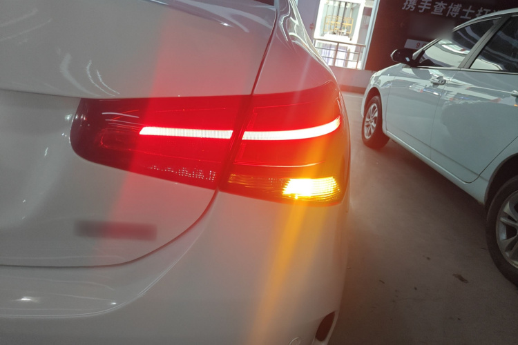 奔驰A级 2022款 A 180 L 运动轿车车身外观9