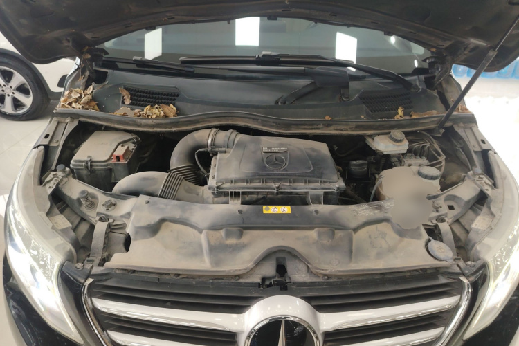 奔驰V级 2016款 V 260 L 尊贵加长版机舱底盘24